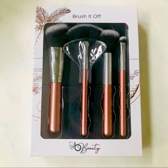 Belk Cosmetic Brushes - 4 Make Up Brushes - Top Rated - NIB - Picture 4 of 5